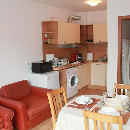 One Bedroom At Yassen Complex. 5 Mins To The Beach شقة *
