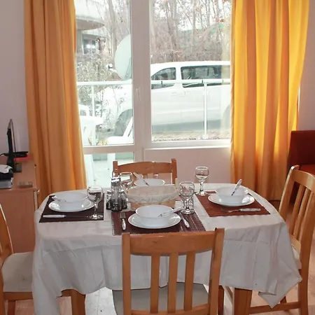 One Bedroom At Yassen Complex. 5 Mins To The Beach شقة